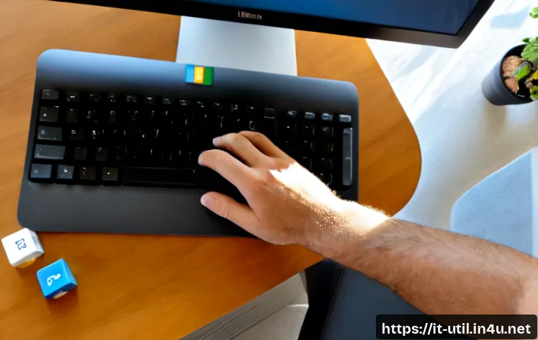 키보드 단축키 매핑 소프트웨어 - Photorealistic overhead view of a modern home office in Italy, a compact black keyboard beside a lap...